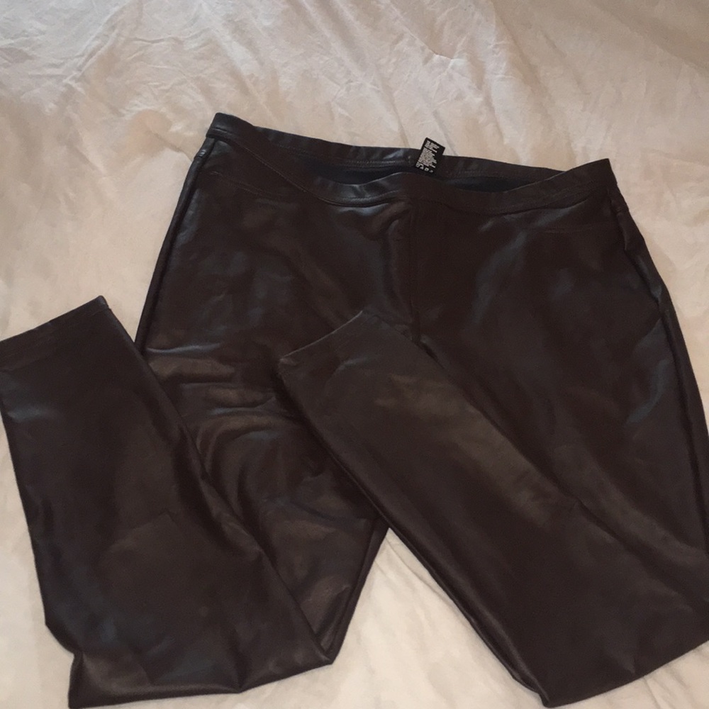 Hue dark brown faux leather leggings. XL